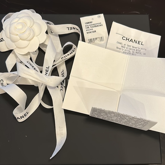 Chanel Sequin O-Case NIB - Picture 4 of 4